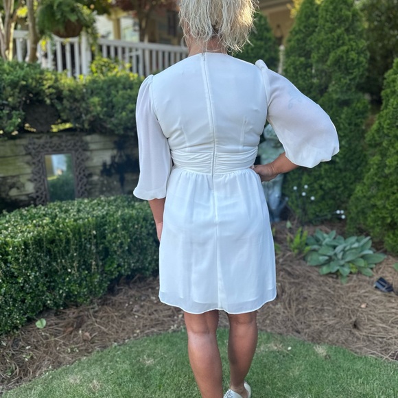 Vince Camuto White Chiffon Long Sleeve Crepe Dress Nwt size 4 - Picture 2 of 3